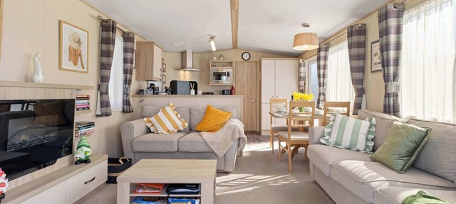 Charming Beachside Chalet close to clubhouse in Pevensey Bay