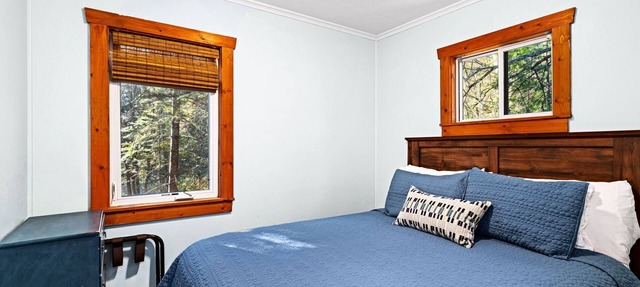 Charming cabin only feet from Lake Superior in Two Harbors