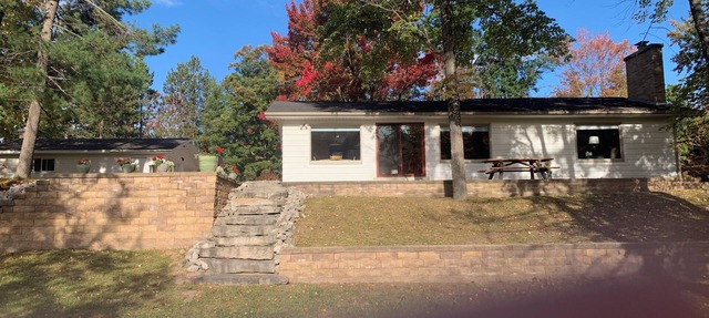 Charming Home on the mainstream of the Au Sable River. in Grayling