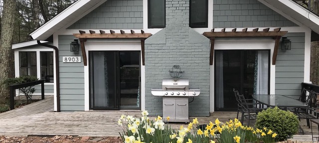 Charming Pentwater Cottage with Association Pool and Shared Lake Michigan Beach in Pentwater