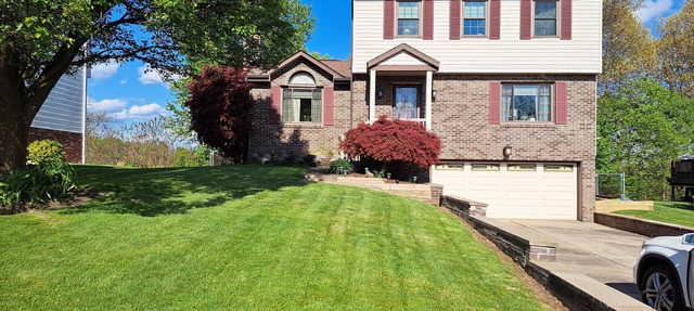 Charming, spacious 3-bedroom, 3BA house. Private, convenient, and immaculate. in Irwin