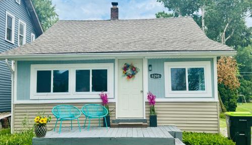 Charming Walled Lake MI Cottage in Novi