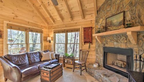 Cherry Log Couple’s Cabin Near Hiking & Waterfalls in Cherry Log