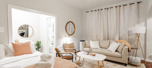 Chic and Cozy Getaway near Loyola Park in Chicago