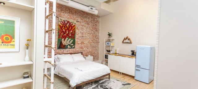 Chic Downtown Studio Loft - Jetted Tub, Walkable, Free Parking - STR26-1315 in Ann Arbor