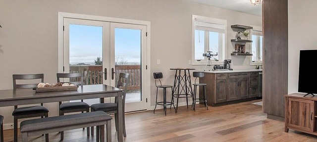 Classy Cabin | Beaches | Grand Mere | Wineries in Stevensville