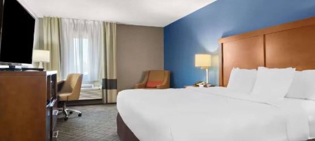 Clean & Modern Joliet Hotel—Indoor Pool, Free Breakfast & Close to I-55 Corridor in Joliet