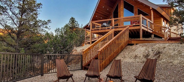 Cliffs Edge | Private hot tub | Zion NP in Orderville
