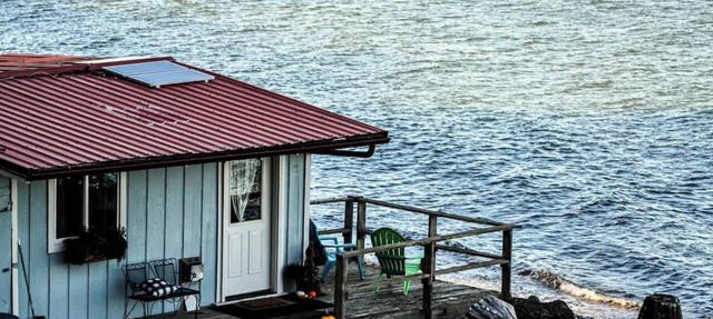 Codfish Cottage Cabin on the Strait of Juan de Fuca in Port Angeles