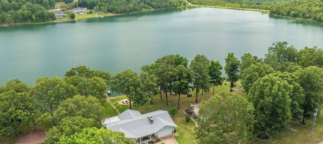 Comfy & Updated Diamond Lakefront Home in Horseshoe Bend