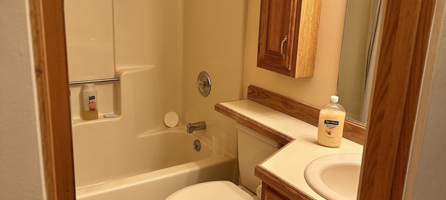 Condo in world class Leelanau Peninsula, Suttons Bay Beach Condo in Suttons Bay