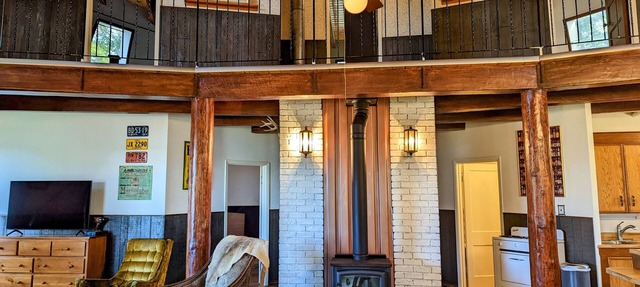 Conjuring Creek Cabin on Wizard Lake in Leduc county