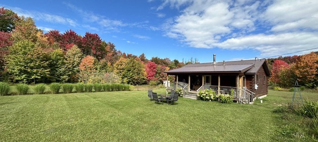 Connie's Little House w/Private Hot Tub in Elmira
