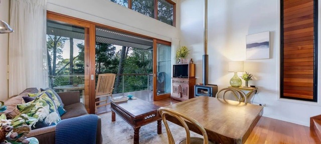 Couples Getaway. Sunshine Coast Hinterland. Cosy with Fireplace. Pet-Friendly! in Mapleton