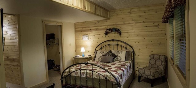 Couples Getaway with Outdoor Hot Tub! in Bloomington