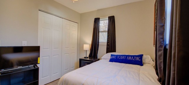 Cozy 1 bed with large private fenced yard, Near Brisbin Rd Exit, Short-Longterm in Morris