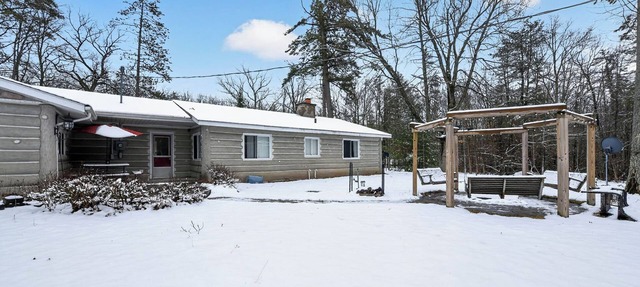 Cozy 3-Bedroom Getaway in Mio, Michigan in Mio
