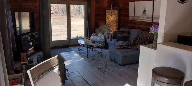 Cozy cabin in adorable Hart. Close to Pentwater, Ludington and SilverLake. in Hart