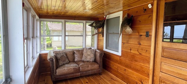 Cozy Cabin with beautiful view of Lake Michigan. Pet Friendly in Rapid River