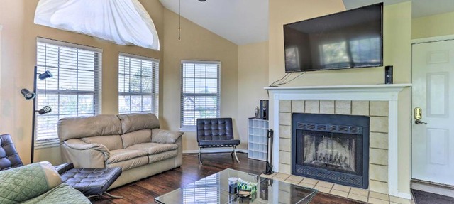 Cozy Centennial Condo about 15 Mi to Downtown Denver! in Centennial