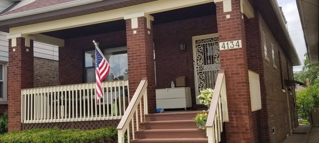 Cozy Comfy Clean 420 Compliant FREE Parking QUIET Neighborhood A GUEST FAVORITE! in Chicago
