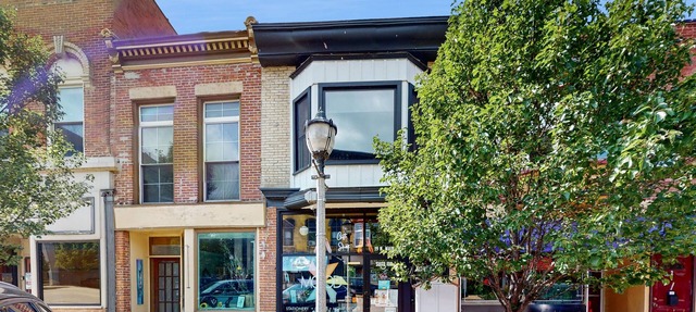 Cozy downtown apartment with full kitchen-centrally located in Janesville