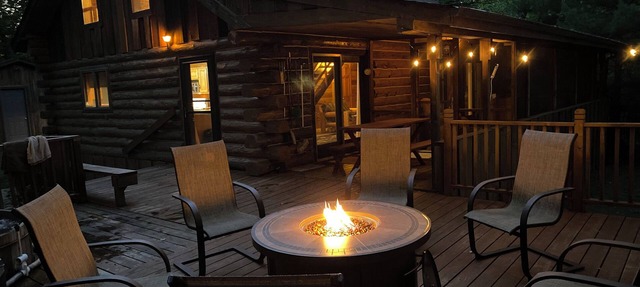 COZY FALL GETAWAY-Private Trillium Lake Log Cabin-Sauna & Nature Escape in Hackensack