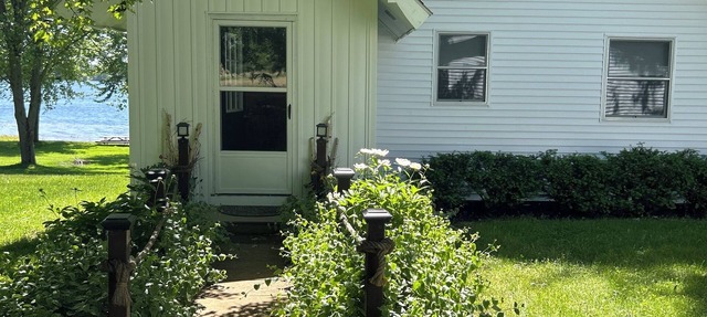 Cozy House on Swan Lake in Allegan in Allegan