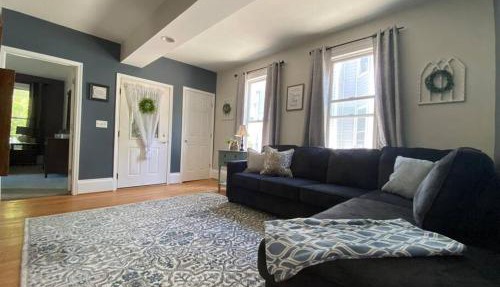 Cozy Main Street Flat in Adrian