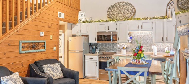 Cozy Ozarks Escape Near Branson ~ Perfect for Couples & Families in Branson