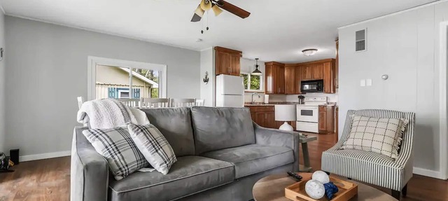 Cozy Private Lakefront Cottage, Pet-Friendly with Private Dock in Kalkaska