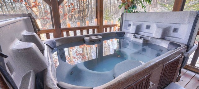 Cozy Retreat - 8 Minutes to Top Trails -Hot Tub + Firepit in Logan
