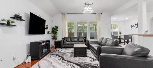 Cozy Retreat: Spacious 5BR, BBQ & Fitness Escape in Conroe