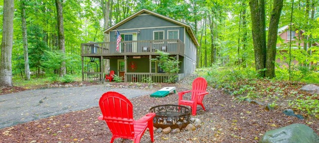 Crystal Mountain Cabin: Fall Views, Golf, Ski in Thompsonville
