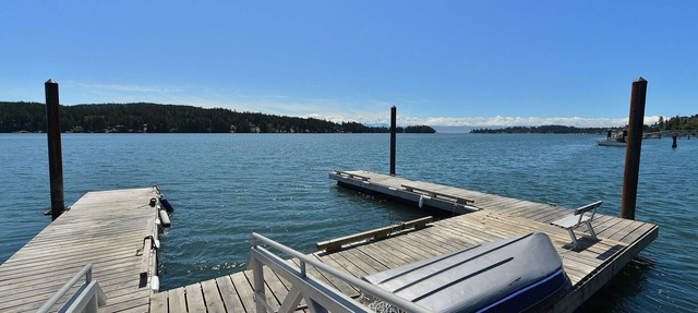 Cute Studio on Oceanfront Property, Parking in Sooke