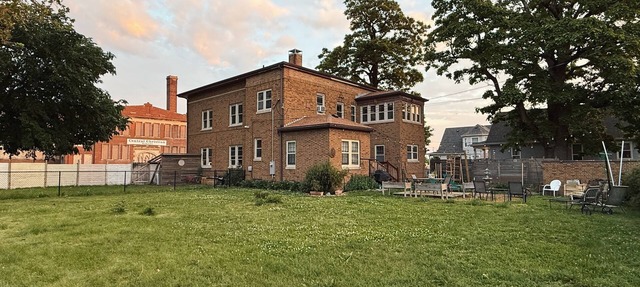 CWS for large Groups 6BR 3.5bath Huge Yard 4K Sq Ft 2 miles to Stadium in Omaha