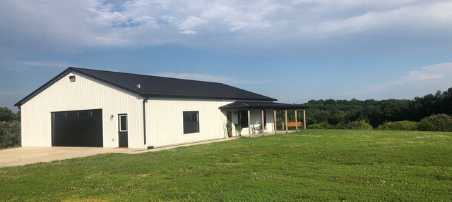 DairyLand - A Private Getaway on 16 acres next door to Dairy Farm with EV Hookup in Eolia