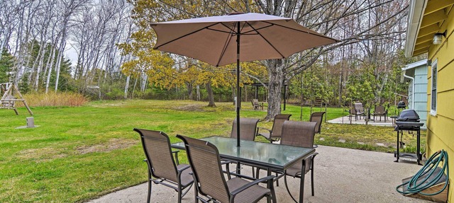 Day Trips to Boyne Mtn! Cabin Near Lake Charlevoix in Charlevoix
