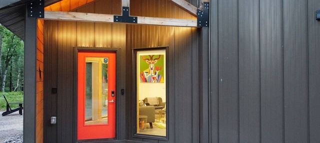 Deer Cabin @ Orange Tractor Retreat: a 3BR modern cabin on 40 wooded acres in Wisconsin Dells