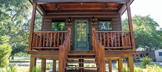 Deluxe Rustic Tiny Cabin in Broussard