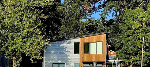 Devils Lakefront, Amazing Panoramic Views & Sunsets, Sandy Bottom, Deck, Patio in Manitou Beach-Devils Lake
