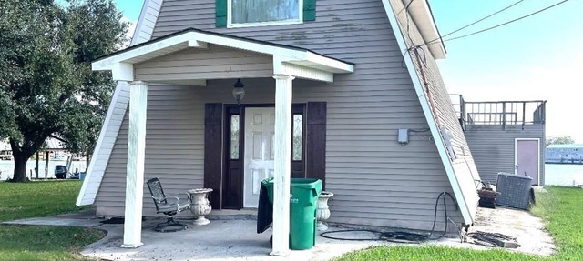 Devinely perfect 4-bedroom house with WiFi and AC. 100 yards from Joe's Landing in Barataria
