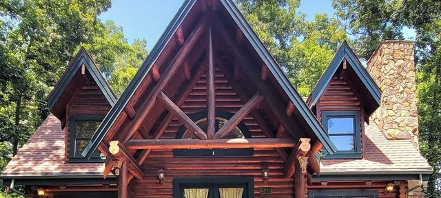 Dice Dagger's Tavern - Large Family-Sized Cabin w/Gym, RV/EV Hookup! in Bristol