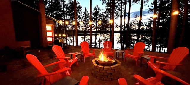 Dollar Lake Retreat: Super Clean, Chef's Kitchen, Hot Tub + Amazing Sunsets in Eagle River