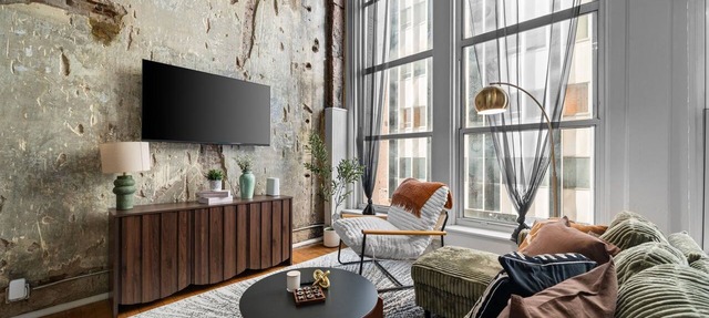 Downtown-Adjacent Escape w/Rooftop + Gym in St. Louis