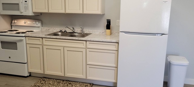 Downtown Tell City Ground floor 1 Bed 1 Bath Wifi 30 minutes to Holiday World in Tell City