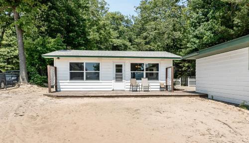 Dunes Edge- Private Silver Lake Home in Mears