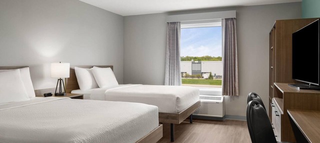 ECHO Suites Extended Stay by Wyndham Indianapolis AmeriPlex in Indianapolis