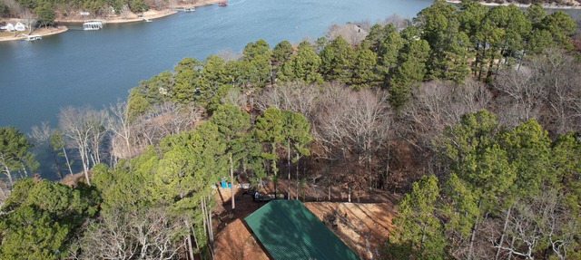 Enjoy our updated log cabin on central Grand Lake O’ The Cherokees! in Jay