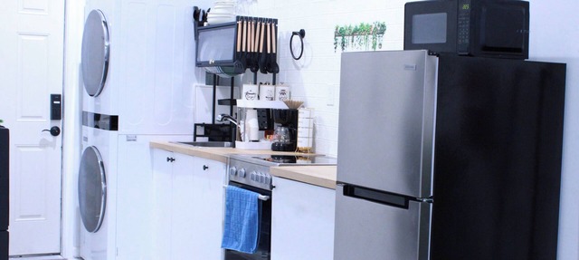 Entire studio w/private entrance near Hwy, Playgrounds and parks in Richmond